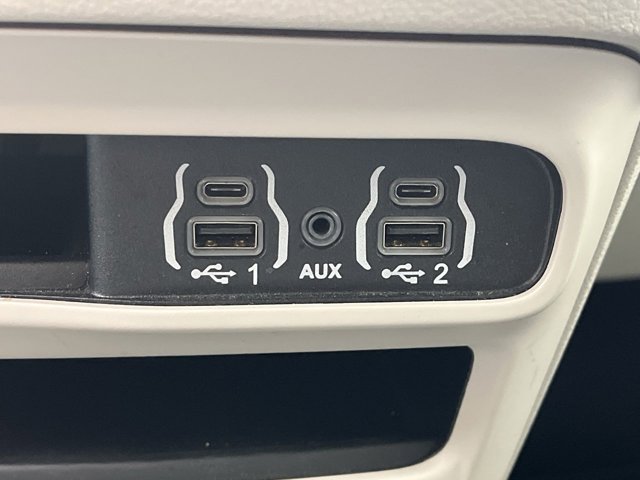 Used 2024 Chrysler Pacifica - photo 27