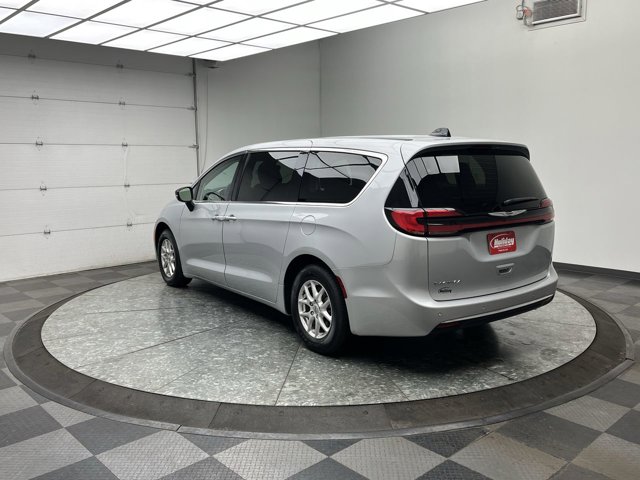 Used 2024 Chrysler Pacifica - photo 5