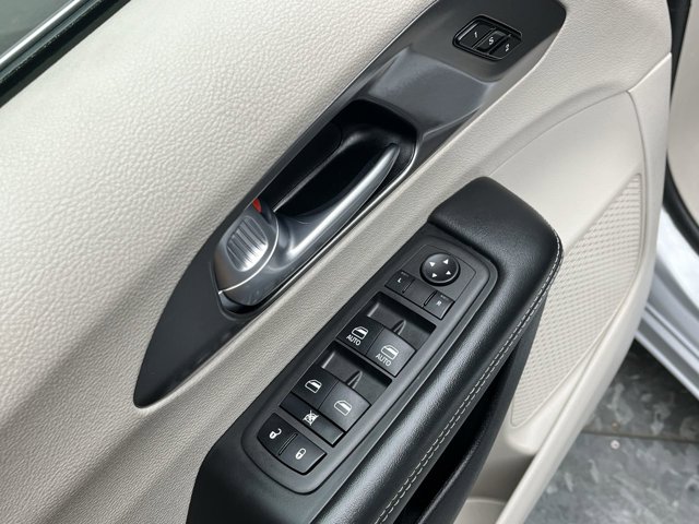 Used 2024 Chrysler Pacifica - photo 10