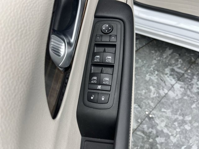 Used 2022 Chrysler Pacifica - photo 7