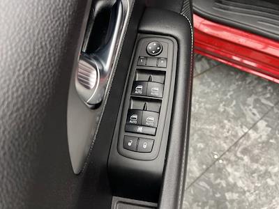 Used 2025 Chrysler Pacifica Select Minivan for sale #T8518 - photo 2