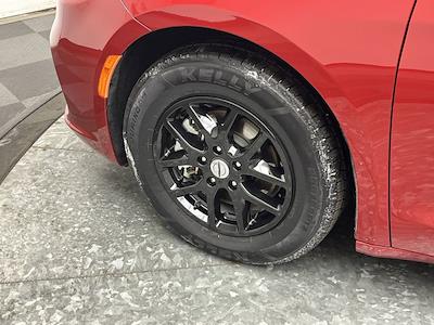 Used 2025 Chrysler Pacifica Select Minivan for sale #T8541 - photo 1