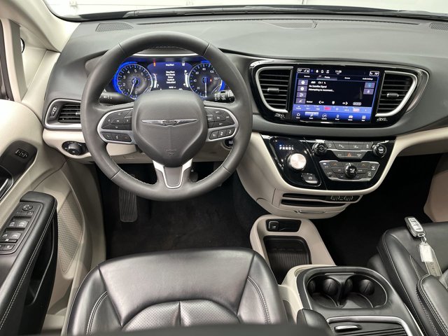 Used 2023 Chrysler Pacifica - photo 16