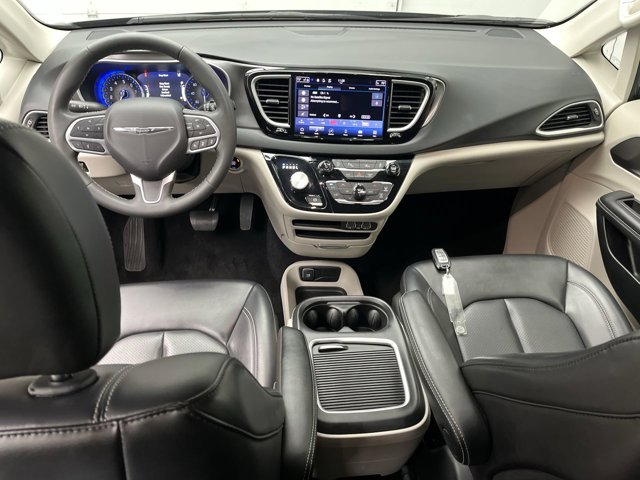 Used 2023 Chrysler Pacifica - photo 7