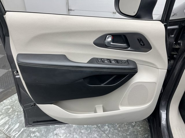 Used 2023 Chrysler Pacifica - photo 9