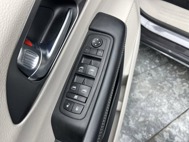 Used 2023 Chrysler Pacifica - photo 10