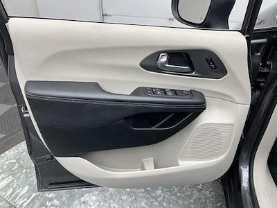 Used 2023 Chrysler Pacifica - photo 1