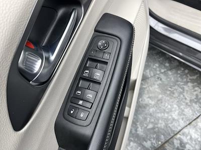 Used 2023 Chrysler Pacifica - photo 1