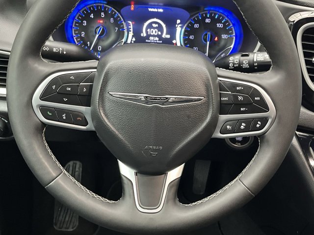 Used 2025 Chrysler Pacifica - photo 13