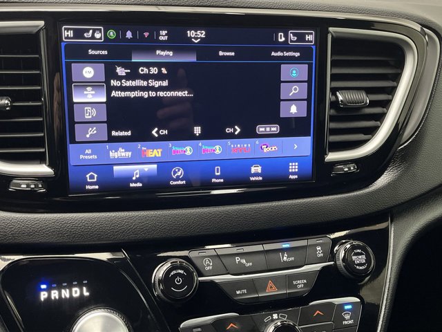 Used 2025 Chrysler Pacifica - photo 16