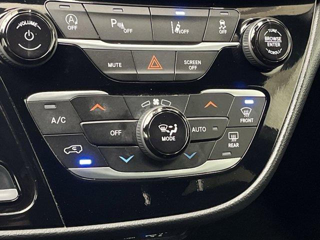 Used 2025 Chrysler Pacifica - photo 20