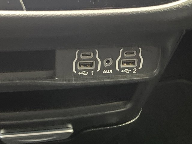 Used 2025 Chrysler Pacifica - photo 23