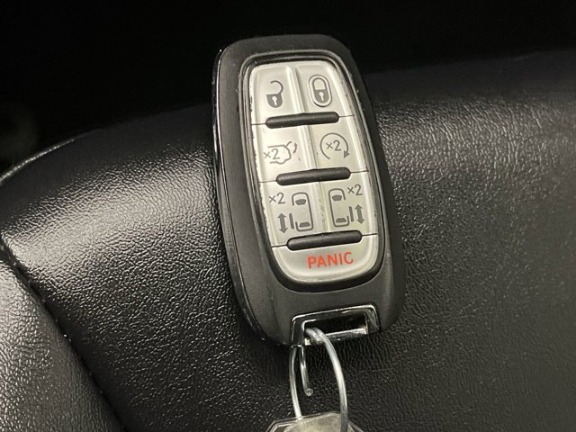 Used 2025 Chrysler Pacifica - photo 25
