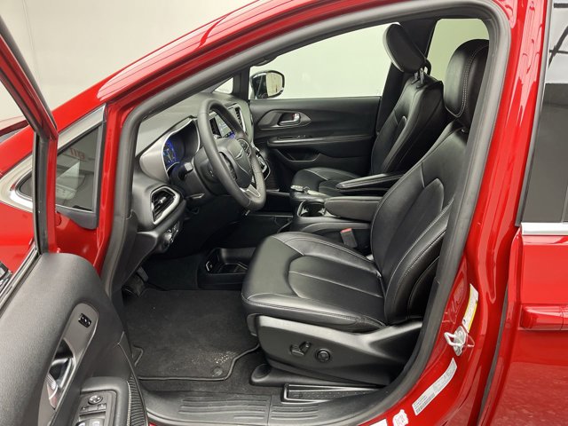Used 2025 Chrysler Pacifica - photo 42