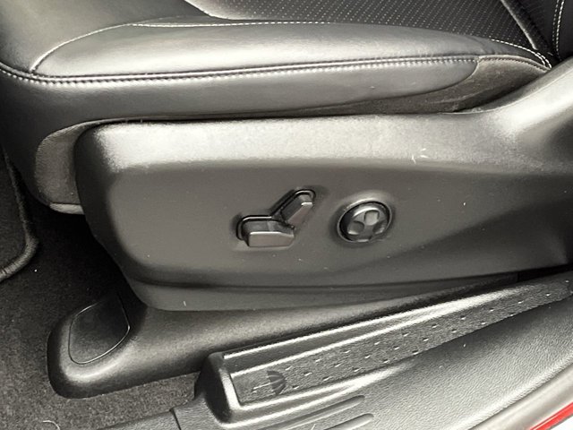 Used 2025 Chrysler Pacifica - photo 8