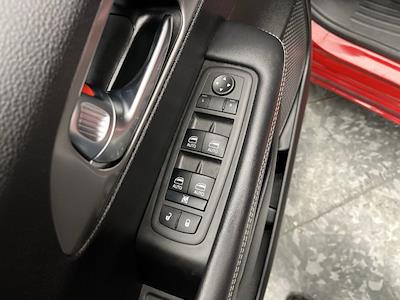 Used 2025 Chrysler Pacifica - photo 1