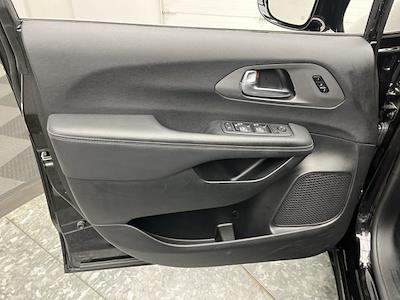 Used 2025 Chrysler Pacifica - photo 1