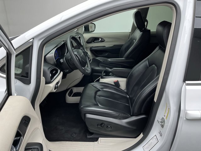 Used 2023 Chrysler Pacifica - photo 6