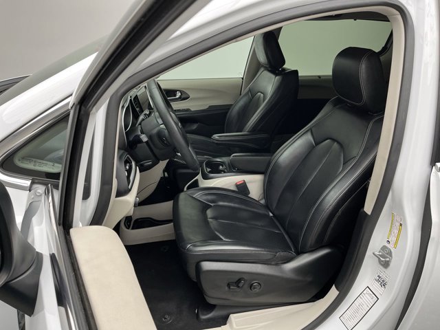 Used 2023 Chrysler Pacifica - photo 11