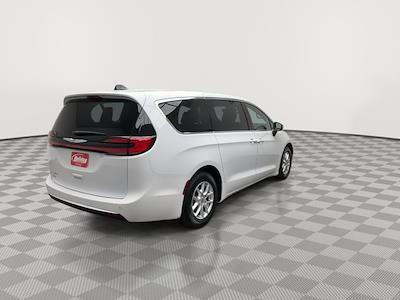 Used 2023 Chrysler Pacifica - photo 1