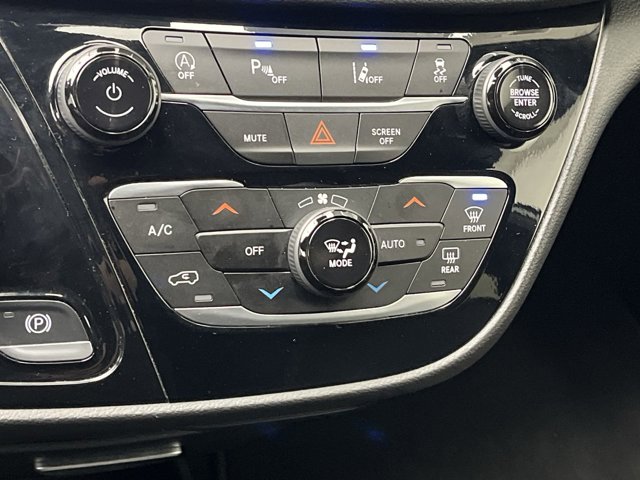 Used 2025 Chrysler Pacifica - photo 24