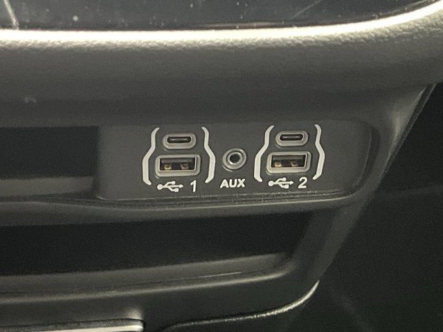 Used 2025 Chrysler Pacifica - photo 27