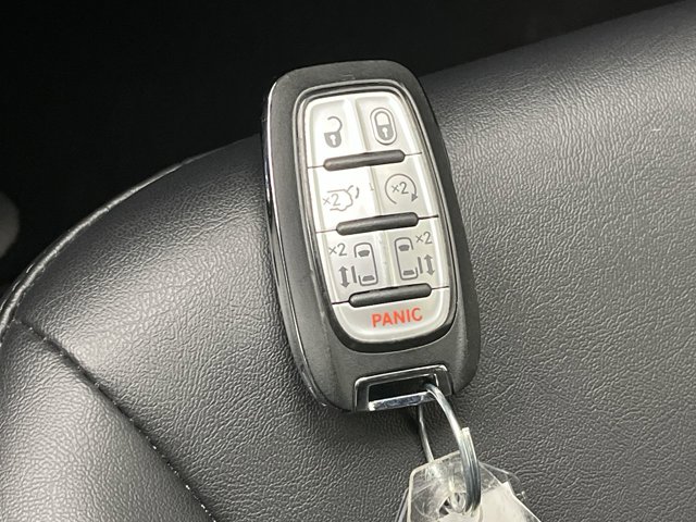 Used 2025 Chrysler Pacifica - photo 29