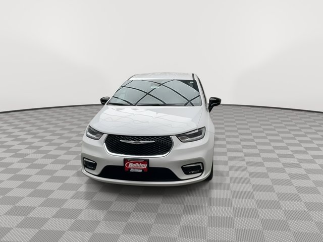 Used 2025 Chrysler Pacifica - photo 35