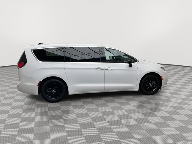 Used 2025 Chrysler Pacifica - photo 39