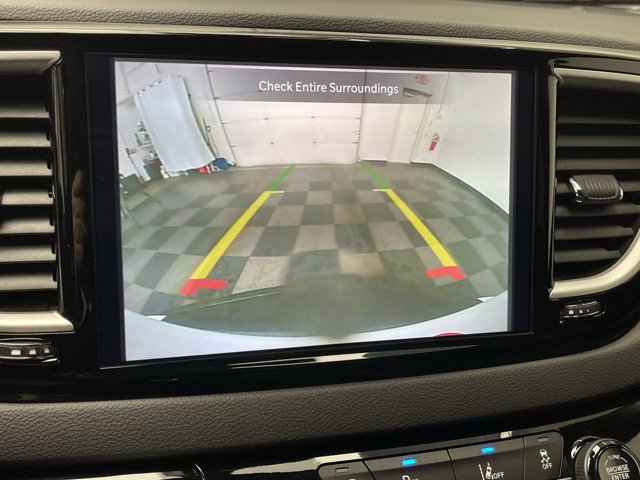 Used 2025 Chrysler Pacifica - photo 8