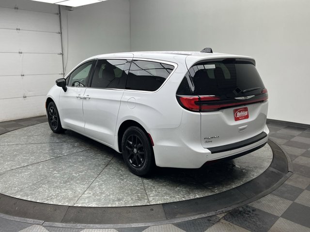 Used 2025 Chrysler Pacifica - photo 5
