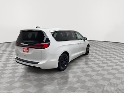 Used 2025 Chrysler Pacifica - photo 1