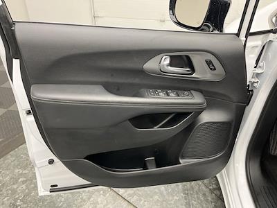 Used 2025 Chrysler Pacifica - photo 1