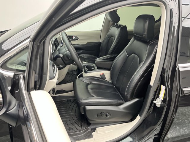 Used 2023 Chrysler Pacifica - photo 6