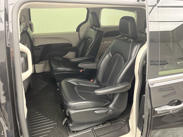 Used 2023 Chrysler Pacifica - photo 8