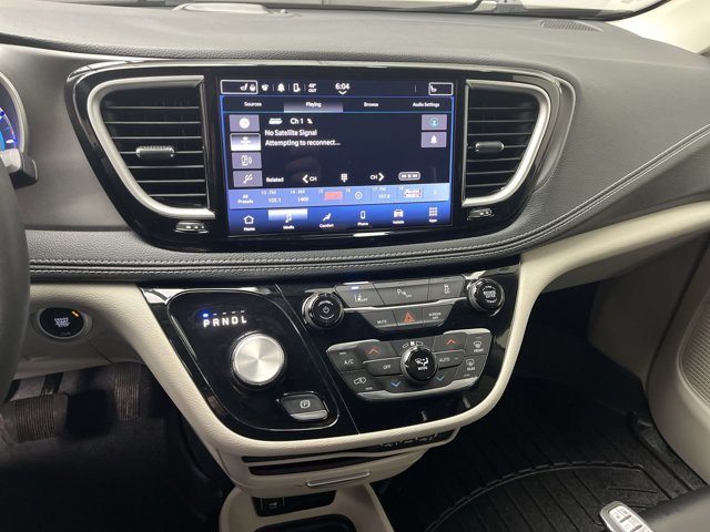Used 2023 Chrysler Pacifica - photo 14