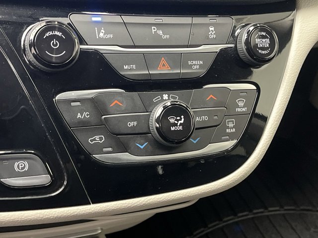Used 2023 Chrysler Pacifica - photo 19