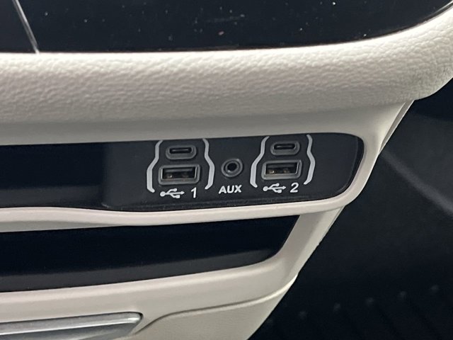 Used 2023 Chrysler Pacifica - photo 22