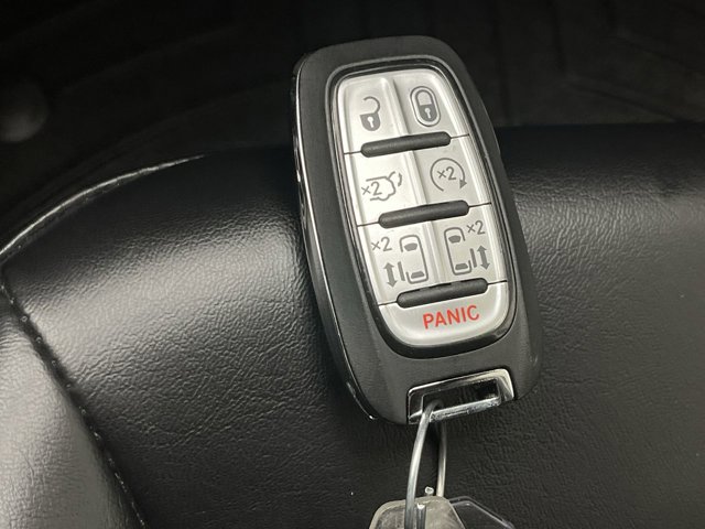 Used 2023 Chrysler Pacifica - photo 24