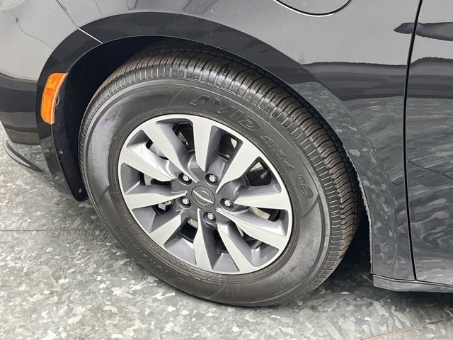 Used 2023 Chrysler Pacifica - photo 30