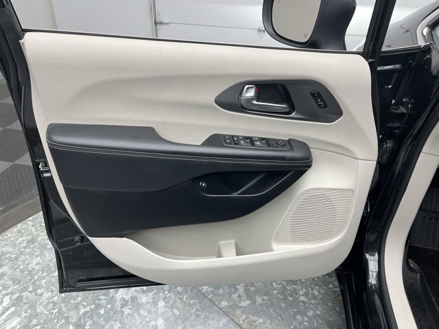 Used 2023 Chrysler Pacifica - photo 39