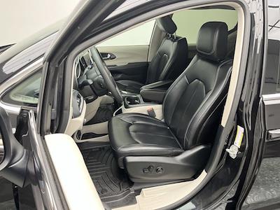 Used 2023 Chrysler Pacifica - photo 1