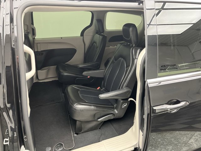 Used 2024 Chrysler Pacifica - photo 8