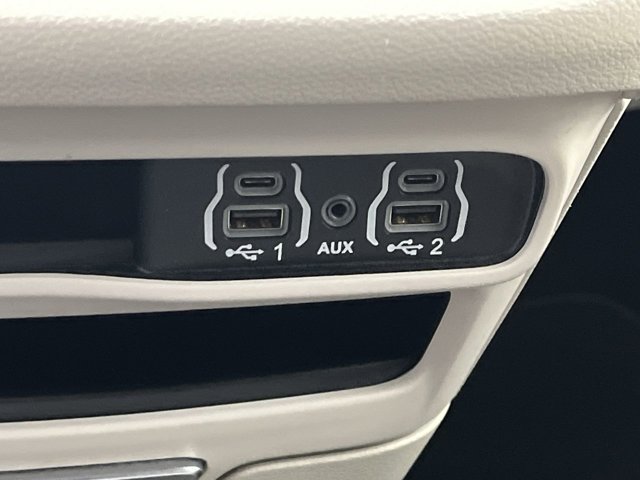 Used 2024 Chrysler Pacifica - photo 22