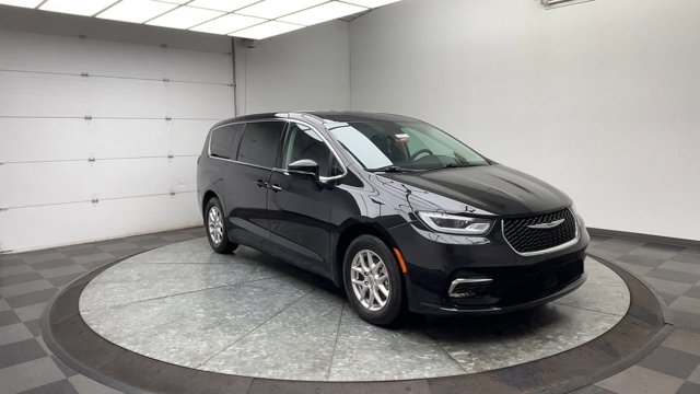 Used 2024 Chrysler Pacifica - photo 30