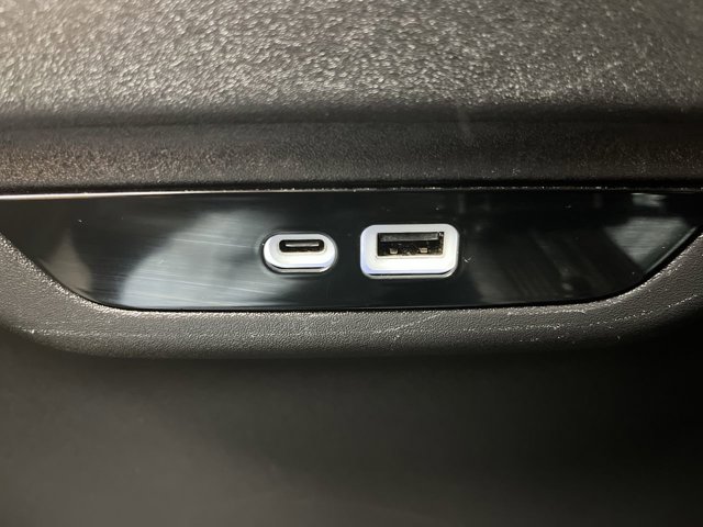 Used 2024 Chrysler Pacifica - photo 13