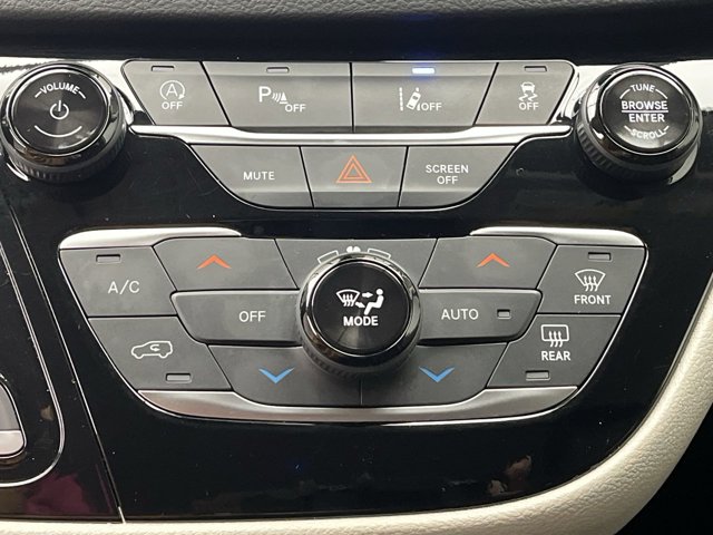 Used 2024 Chrysler Pacifica - photo 25