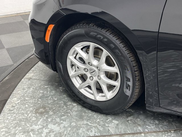 Used 2024 Chrysler Pacifica - photo 6