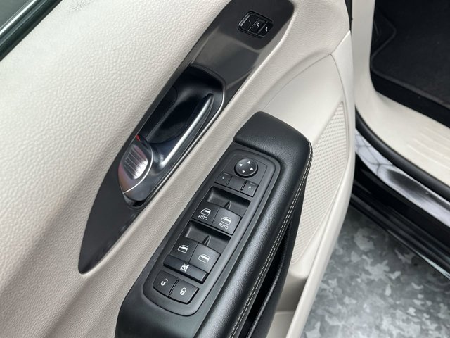 Used 2024 Chrysler Pacifica - photo 8