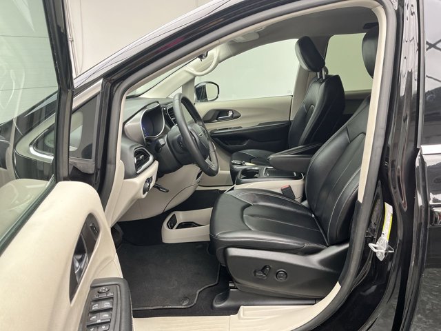 Used 2024 Chrysler Pacifica - photo 9